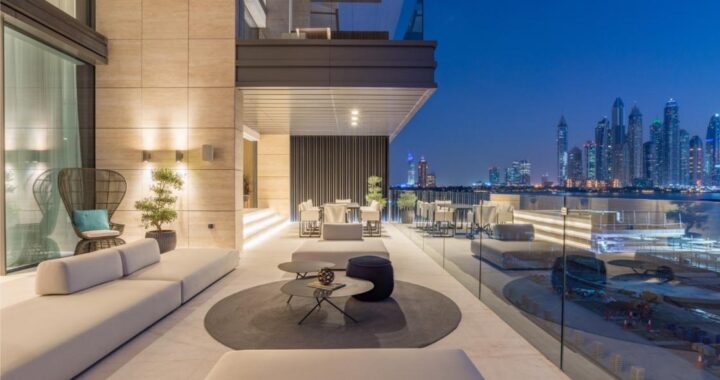 What are the essentials for an opulent outdoor entertaining space ?
