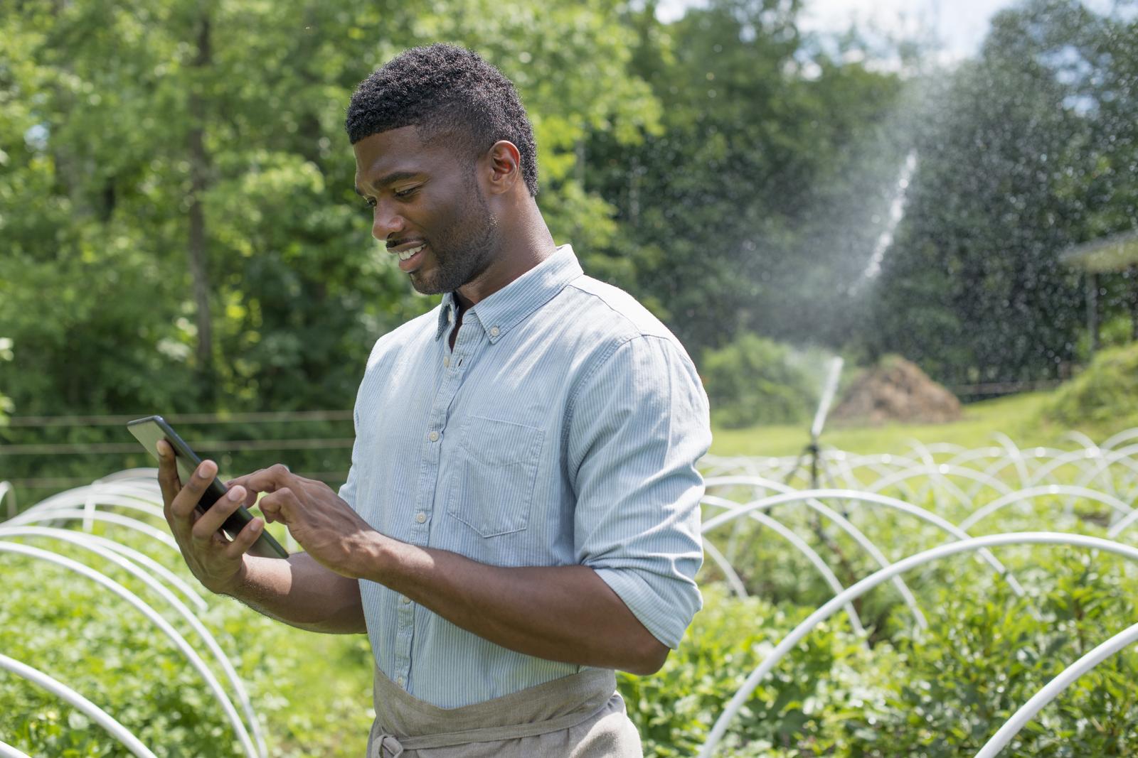 Smart irrigation controller adjusting sprinkler output in a garden bed